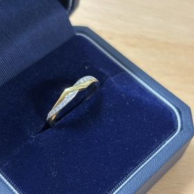 【銀座ダイヤモンドシライシの口コミ】 デザインに一目惚れをして購入しました！婚約指輪を最初に購入したのです…