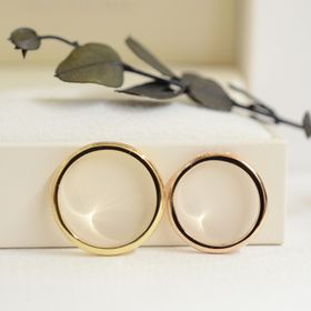 【CRAFY(クラフィ)の口コミ】 私は色黒なので普段のアクセサリーもゴールドメインだったので結婚指輪も…