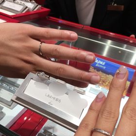 【AFFLUX(アフラックス)の口コミ】 彼氏がシンプルなデザインが良くて探してましたが、少しデザインがあるこ…