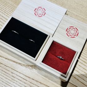 【出雲結(いずもゆい)の口コミ】 結婚指輪の斜めに入っているデザインが綺麗で決め手でした。写真と実物を…