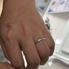 【PILOT BRIDAL(パイロットブライダル)】の口コミ 全体はマット仕上げで控えめな輝きの中に、ひとすじのプラチナのヘアライン...