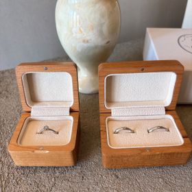 【atelier ST, CAT(アトリエ エスティーキャット)の口コミ】 婚約指輪は六ツ爪でダイヤモンドを留めるタイプで、素材はシルバー、マッ…