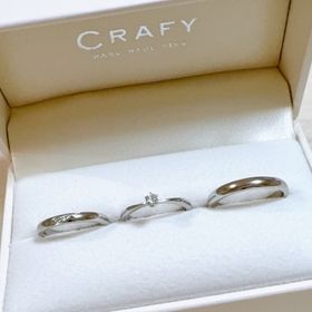 【CRAFY(クラフィ)の口コミ】 婚約指輪、結婚指輪セットで作りました。
プラチナでシンプルなデザインに…