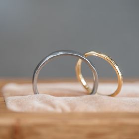 【Cayof(カヨフ)の口コミ】 お互いの指の形に合わせて、指輪の幅の太さ、表面の加工方法までこだわり…