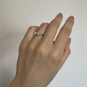 【俄(にわか)の口コミ】 ダイヤは好きなサイズ、品質のものを選べます。
指に合うサイズで、1番品…