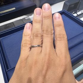 【銀座ダイヤモンドシライシの口コミ】 指が長く見える効果のものにしました。最初は何もないシンプルなものにし…