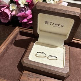 【TANZO.(鍛造指輪)の口コミ】 Vラインや面取り加工、スターダストでキラキラ感を出しました。様々な加工…