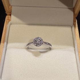 【ケイウノ ブライダル(K.UNO BRIDAL)の口コミ】 祖母の遺産のダイヤのリング。
私の指にはサイズが合わず、またデザインも…