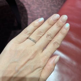 【ケイウノ ブライダル(K.UNO BRIDAL)の口コミ】 真ん中にミル打ちのデザインがあまりみなくてかわいいと思いました。レデ…