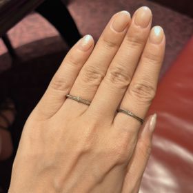 【ケイウノ ブライダル(K.UNO BRIDAL)の口コミ】 真ん中にミル打ちのデザインのレディスバージョンです。これは真ん中にダ…