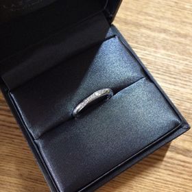 【ラザール ダイヤモンド(LAZARE DIAMOND)の口コミ】 最初はなんの装飾もないシンプルなものをと思いましたが、流れるように美…