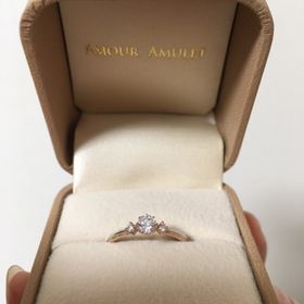 【AMOUR AMULET(アムール・アミュレット)の口コミ】 数えきれないくらい指輪を試着して、迷いに迷って決めました。決め手はや…