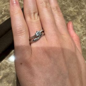 【Desserts(デザート)】の口コミ はじめに婚約指輪のデザインを決めましたが、その婚約指輪にピッタリ重なる...