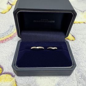【銀座ダイヤモンドシライシの口コミ】 シンプルであるが華やかさがある。
デザイン自体もよく女性の指輪にはダイ…