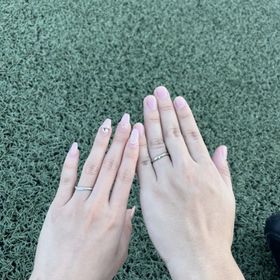 【銀座ダイヤモンドシライシの口コミ】 着け心地が良いです。強いウェーブではなく緩いV字との事なので、真っ直ぐ…