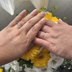 【銀座ダイヤモンドシライシの口コミ】 最初は、夫婦共にとてもシンプルなデザインの結婚指輪をイメージして来店…