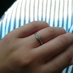 【アイプリモ(I-PRIMO)の口コミ】 婚約指輪を旦那が内緒で買ってきてくれて、プロポーズしてくれました。
婚…