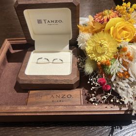 【TANZO.(鍛造指輪)の口コミ】 全体的に土目をいれることで普段の服装に合うようにして、キラキラさせす…