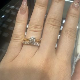 【サトウ宝石の口コミ】 シンプルなデザインですが、ソリテールリングが0.7カラット、エタニティリ…