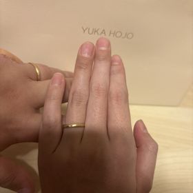 【YUKA HOJO(ユカホウジョウ)】の口コミ ゴールドの色味がマットな質感でカッコよく
普段使いしやすいデザイン。男...