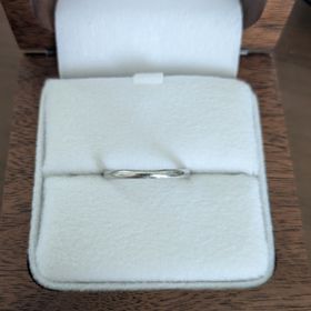 【エクセルコダイヤモンド(EXELCO DIAMOND)の口コミ】 私たちが選んだ指輪は、シンプルで上品なデザインが魅力です。価格もとて…