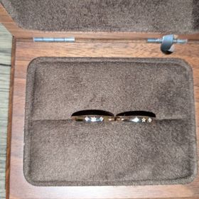 【アトリエフィロンドールの口コミ】 好きな星のマークを刻印してもらいました。左右にダイヤモンドを入れてあ…