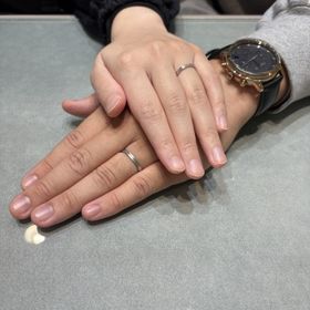 【アイプリモ(I-PRIMO)の口コミ】 緩やかなウェーブラインが指に自然に馴染み、手元を柔らかく見せてくれる…