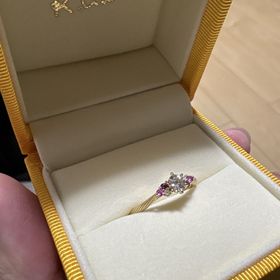 【ケイウノ ブライダル(K.UNO BRIDAL)の口コミ】 フルオーダーで1から作っていただいて、自分たちのイニシャルをさりげなく…