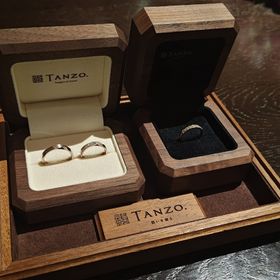 【TANZO.(鍛造指輪)の口コミ】 婚約指輪、結婚指輪を同時に購入しました。色味やデザインに関して、様々…