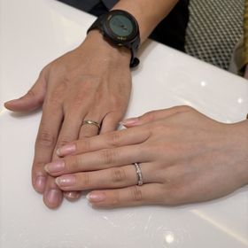 【DIAMOND DOT LAB(ダイアモンド ドット ラボ)の口コミ】 大きめのダイヤモンドが、ずらっと並んでいてゴージャス。ダイヤは爪では…