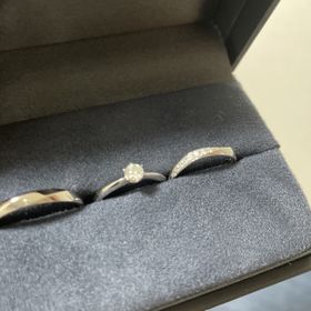 【ラザール ダイヤモンド(LAZARE DIAMOND)の口コミ】 ダイヤモンドが11粒入っており、また彼から婚約指輪でもらったものと重ね…