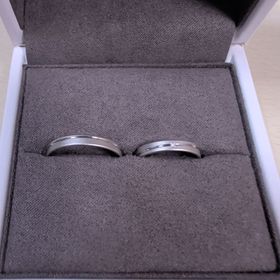 【BONDS(ボンズ)の口コミ】 シンプルでどんな服装にも合いそうです。
プラチナ製でマット加工されてい…