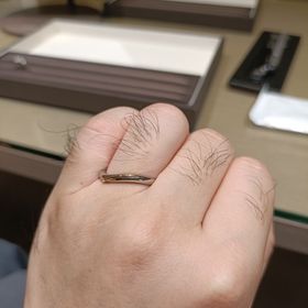 【アイプリモ(I-PRIMO)の口コミ】 試着しただけですがV字でプラチナとゴールドのコンビのデザインは良いなと…