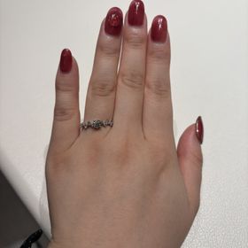 【アイプリモ(I-PRIMO)の口コミ】 メレダイヤがたくさんあしらわれていてとても華やかでお気に入りです。国…