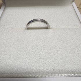 【アイプリモ(I-PRIMO)の口コミ】 デザイン性もよく指輪のサイズもよくフィットしたモノである。誕生石も内…