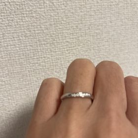 【銀座ダイヤモンドシライシの口コミ】 ダイヤモンドの輝きが素晴らしく、どの角度から見てもすごくきれいにみえ…