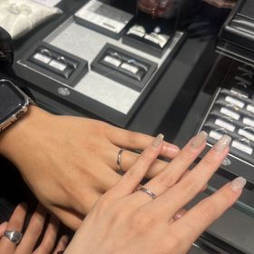 【エクセルコダイヤモンド(EXELCO DIAMOND)の口コミ】 シンプルなデザインながらもミル打ち加工がされており、人と被らない感じ…