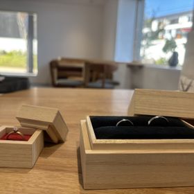 【出雲結(いずもゆい)の口コミ】 斜めに入ったデザインがとても気に入っており、ダイヤモンドがキラキラと…