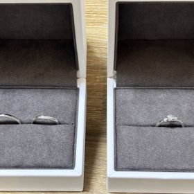 【Flowaves(フロウェーブス)の口コミ】 シンプルなデザインのセットリングです。婚約指輪はウェーブ、結婚指輪はV…