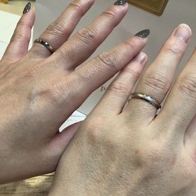 【アイプリモ(I-PRIMO)の口コミ】 女性用は真ん中に石があり目立ち過ぎない希望通りの大きさでワンポイント…