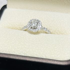 【宝寿堂(ほうじゅどう)の口コミ】 ダイヤがお得なので、ブランドと同じ値段でも大きなカラットや透明度の高…