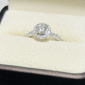 【宝寿堂(ほうじゅどう)】の口コミ ダイヤがお得なので、ブランドと同じ値段でも大きなカラットや透明度の高い...