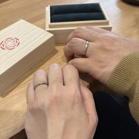 【出雲結(いずもゆい)の口コミ】 プラチナも素敵ですが、シャンパンゴールドの落ち着いた輝きにに二人共一…