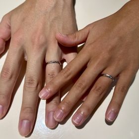 【ROYAL ASSCHER(ロイヤル・アッシャー)の口コミ】 シンプルですが、表面のひねりのデザインが他とは違っていて気に入りまし…