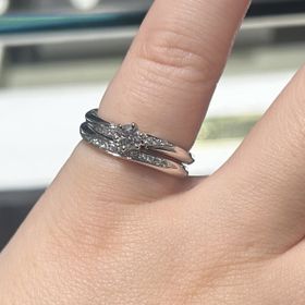 【エクセルコダイヤモンド(EXELCO DIAMOND)の口コミ】 指輪の内側に丸みがあって、日本人の指に合うように作られているらしく、…