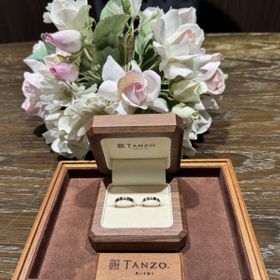 【TANZO.(鍛造指輪)の口コミ】 3.5と4㎜の少し太めでデザインはシンプルに長くつけられるようなデザイン…