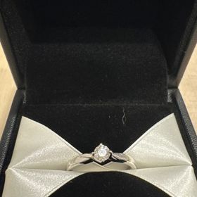 【エクセルコダイヤモンド(EXELCO DIAMOND)の口コミ】 婚約指輪は、大切な時だけにつけるのではなく、日常的につけたいと思い探…