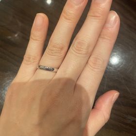 【ケイウノ ブライダル(K.UNO BRIDAL)の口コミ】 シンプルなものがいいなと思い、シンプルかつ長く使えるデザインで探しま…