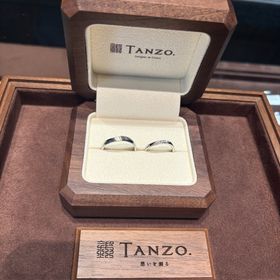【TANZO.(鍛造指輪)の口コミ】 指が綺麗に見えるようにS字タイプを選びました。
ダイヤモンドも7石いれて…