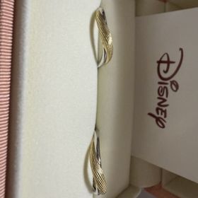 【ケイウノ ブライダル(K.UNO BRIDAL)の口コミ】 ペアでラプンツェルの髪の毛をモチーフにしたデザインです。普段はカジュ…